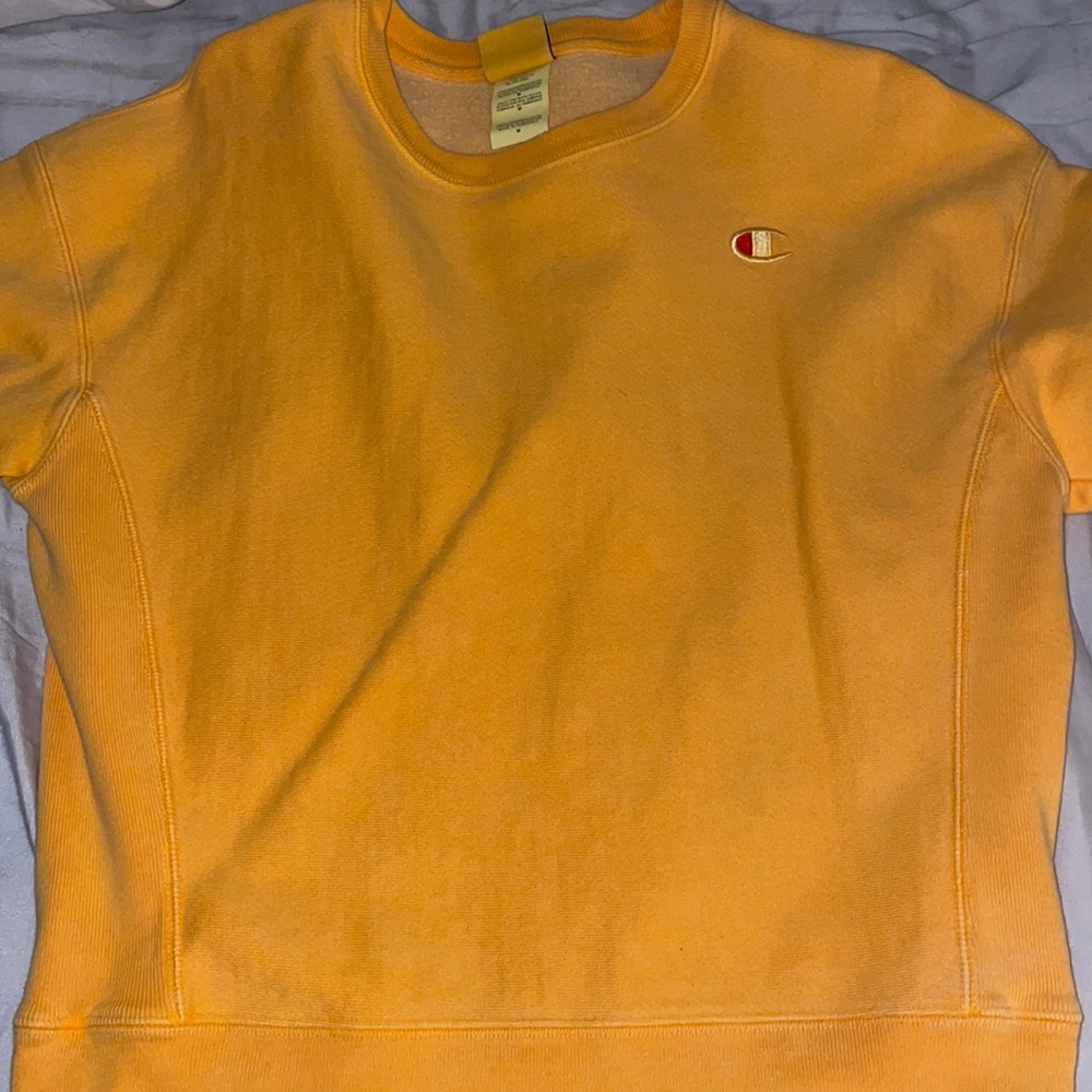 Champion crew neck SO CUTE!!! Just doesn’t fit me right